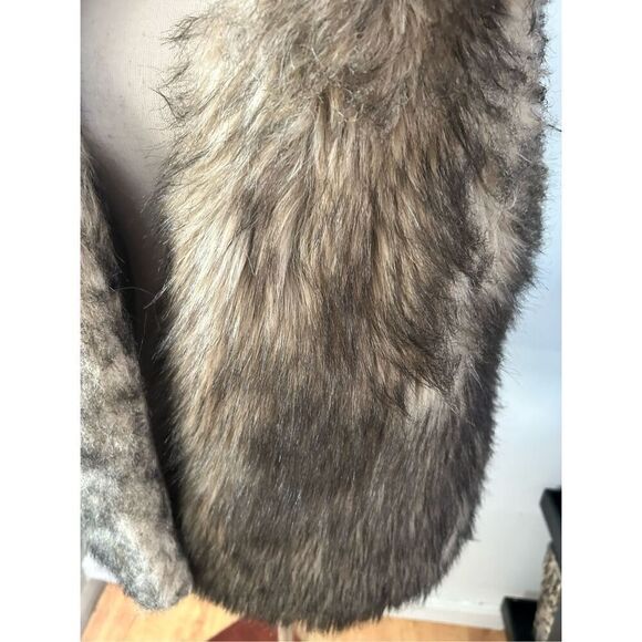 Michael Kors faux fur vest size medium - Picture 3 of 6